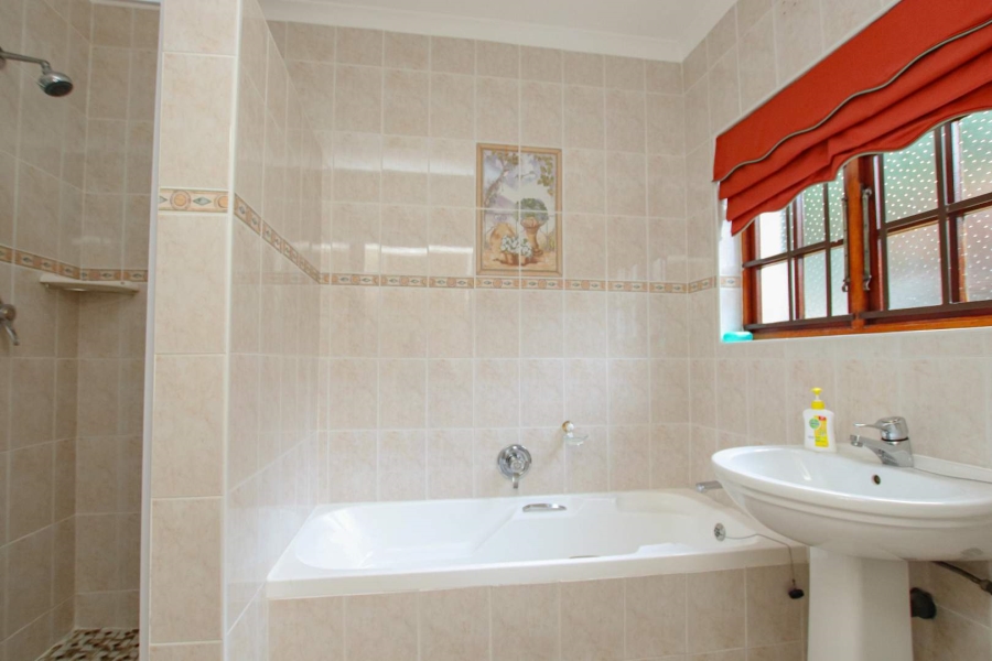 5 Bedroom Property for Sale in Herrwood Park KwaZulu-Natal