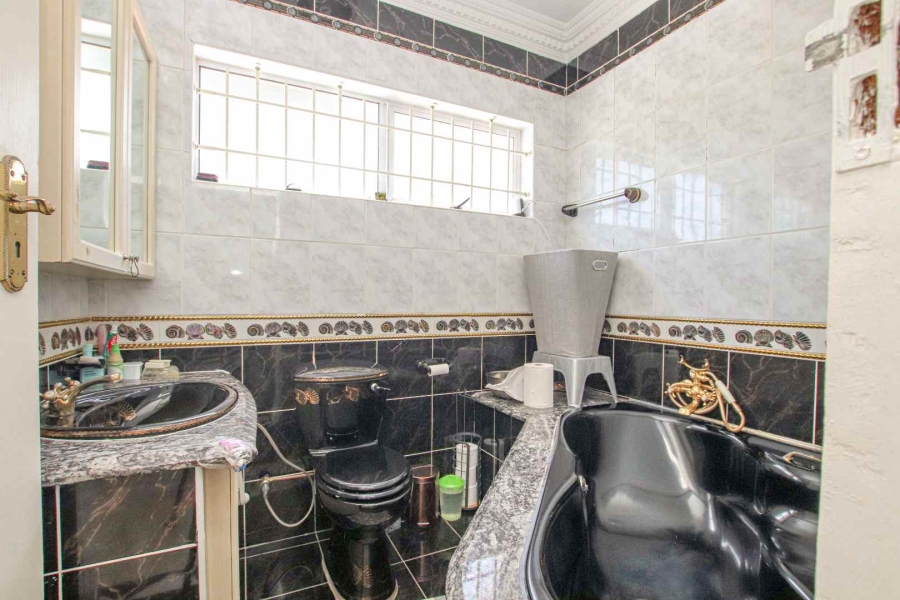 5 Bedroom Property for Sale in Umhlanga KwaZulu-Natal