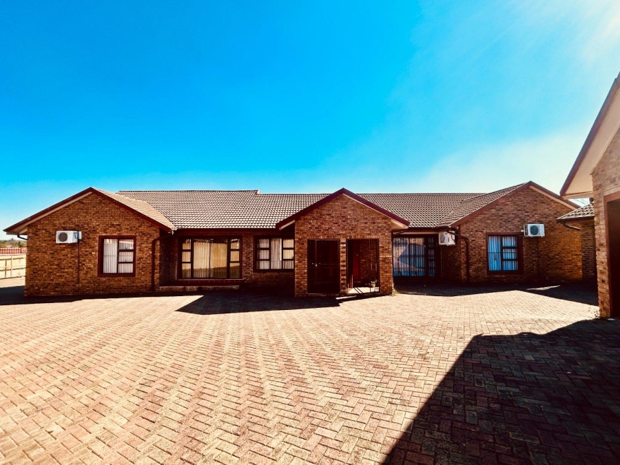 8 Bedroom Property for Sale in Vryheid KwaZulu-Natal