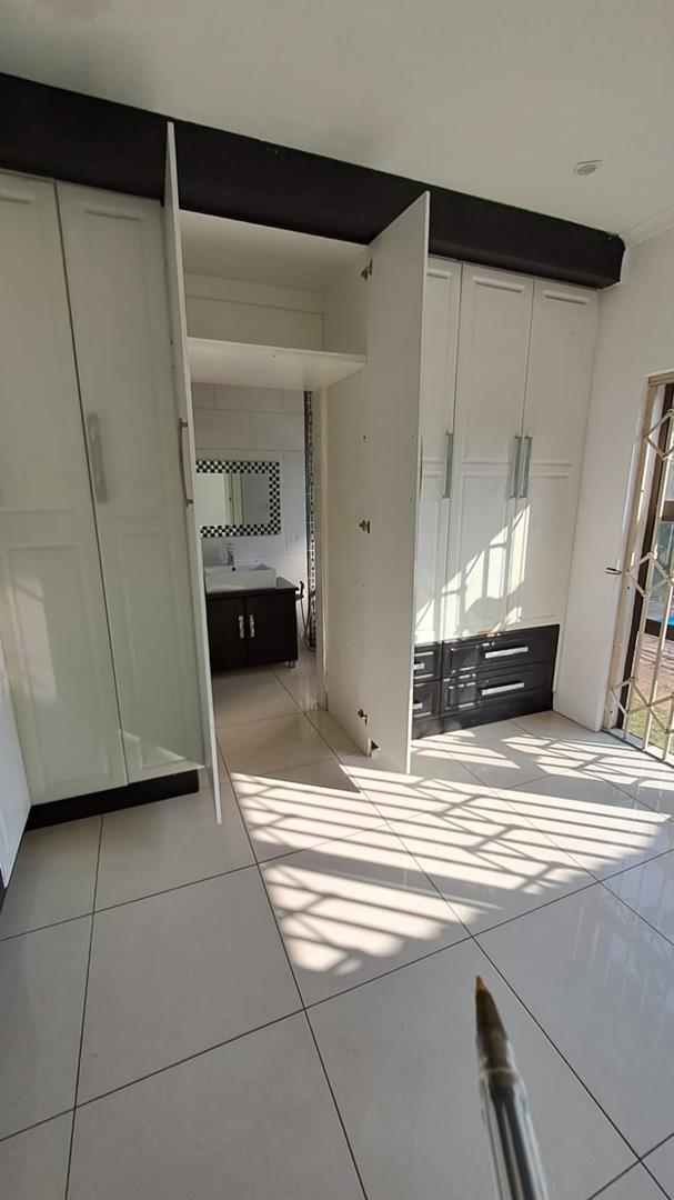 4 Bedroom Property for Sale in Meer En See KwaZulu-Natal