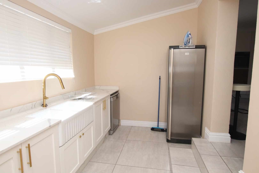 To Let 4 Bedroom Property for Rent in Glen Ashley KwaZulu-Natal
