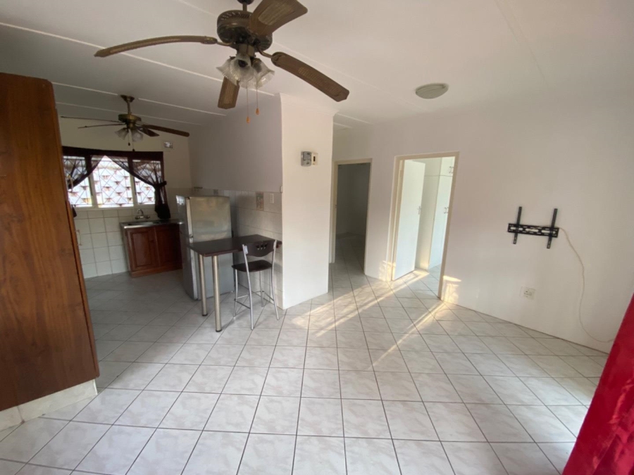To Let 2 Bedroom Property for Rent in Queensburgh KwaZulu-Natal