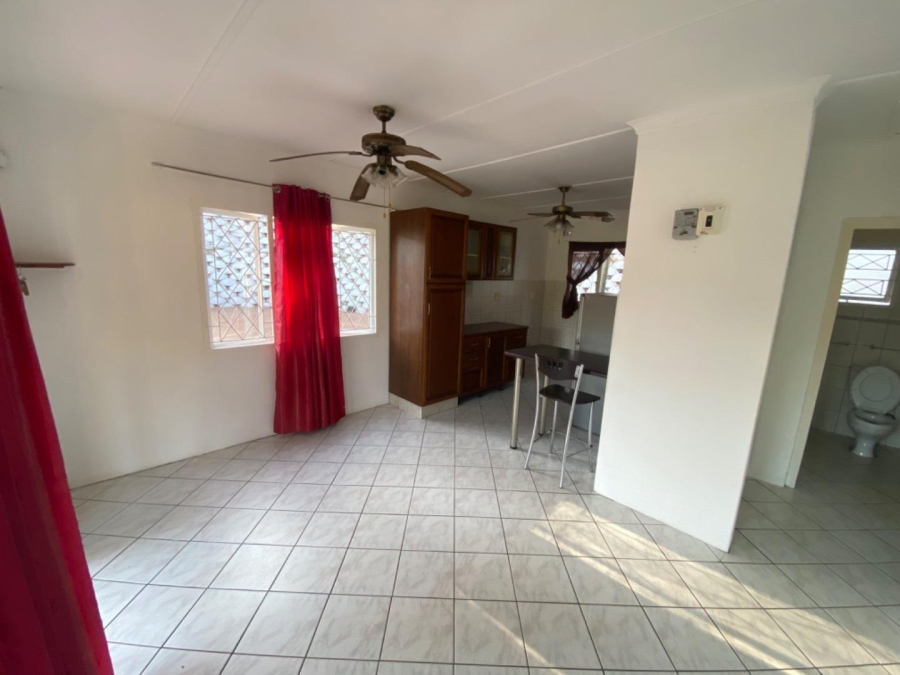 To Let 2 Bedroom Property for Rent in Queensburgh KwaZulu-Natal