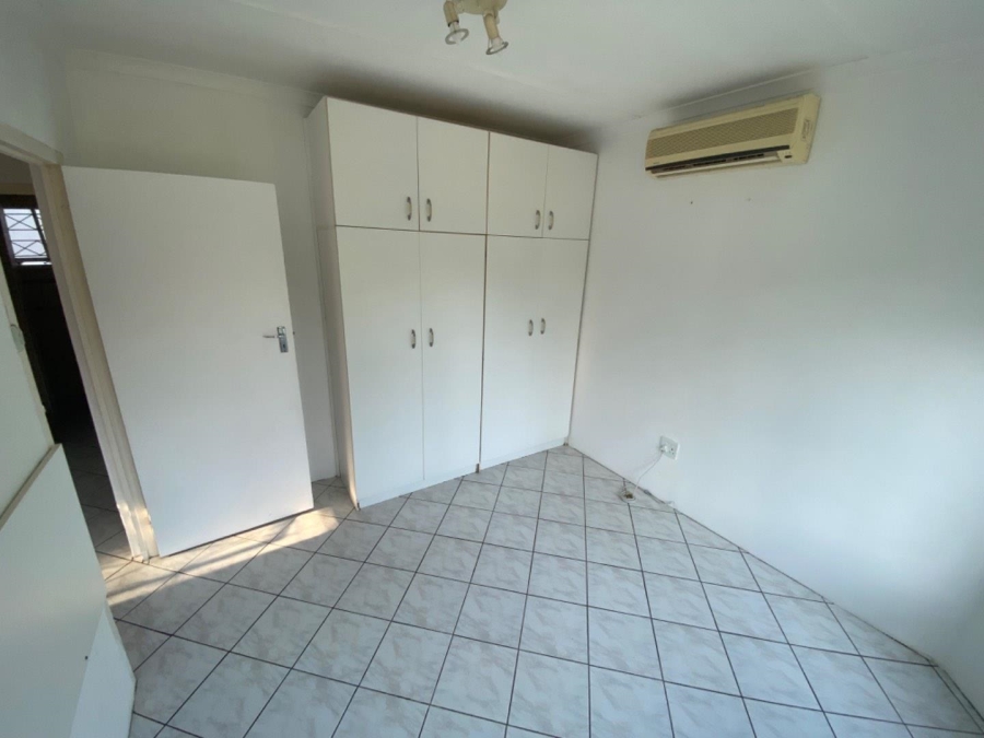 To Let 2 Bedroom Property for Rent in Queensburgh KwaZulu-Natal