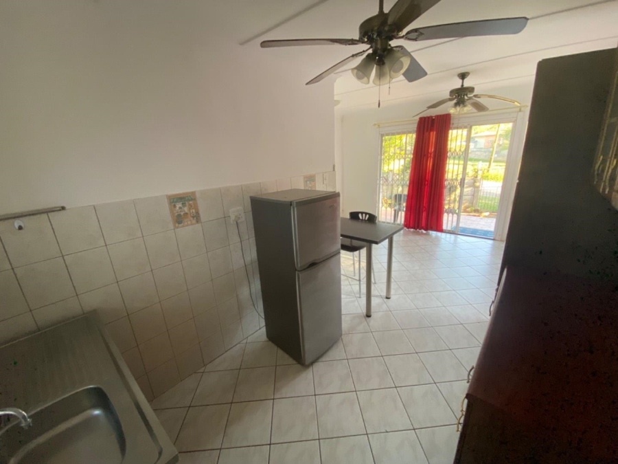 To Let 2 Bedroom Property for Rent in Queensburgh KwaZulu-Natal