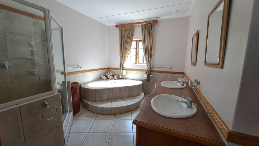 4 Bedroom Property for Sale in Meer En See KwaZulu-Natal