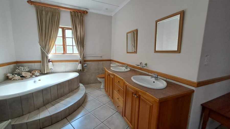 4 Bedroom Property for Sale in Meer En See KwaZulu-Natal