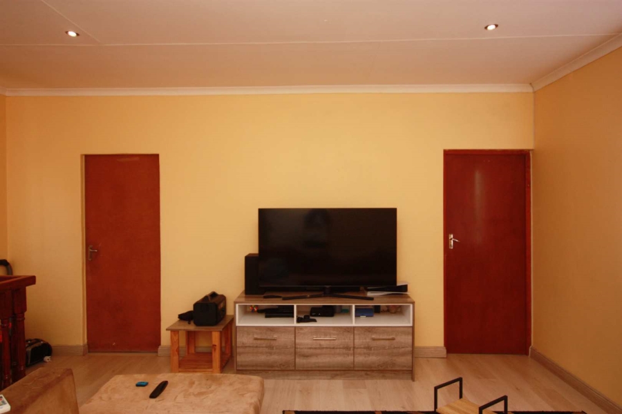4 Bedroom Property for Sale in Kenville KwaZulu-Natal