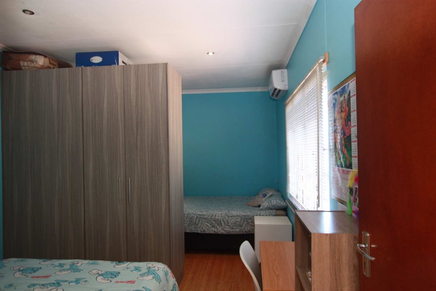 4 Bedroom Property for Sale in Kenville KwaZulu-Natal