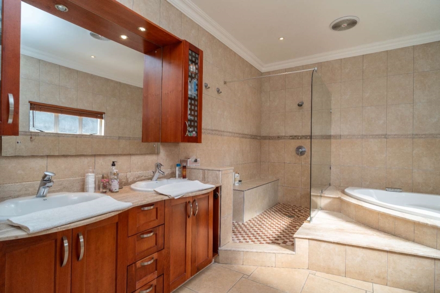 5 Bedroom Property for Sale in Glen Ashley KwaZulu-Natal