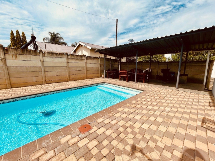 6 Bedroom Property for Sale in Vryheid KwaZulu-Natal