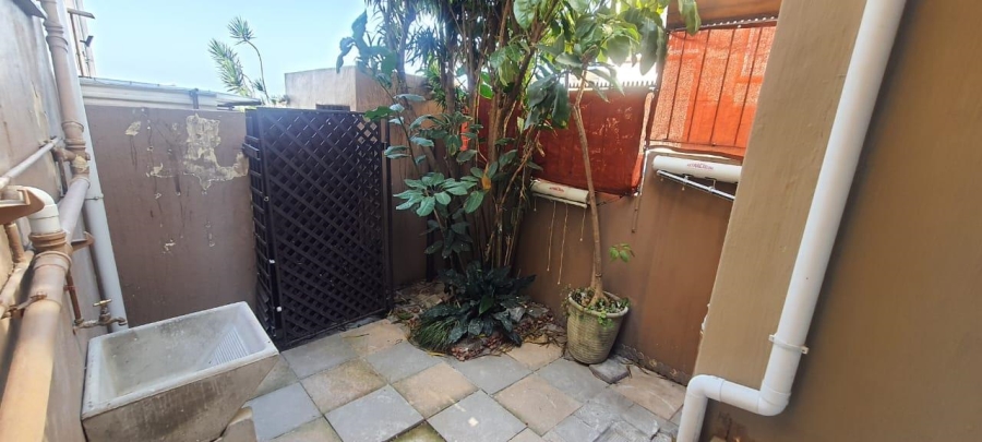 To Let 2 Bedroom Property for Rent in Windermere KwaZulu-Natal