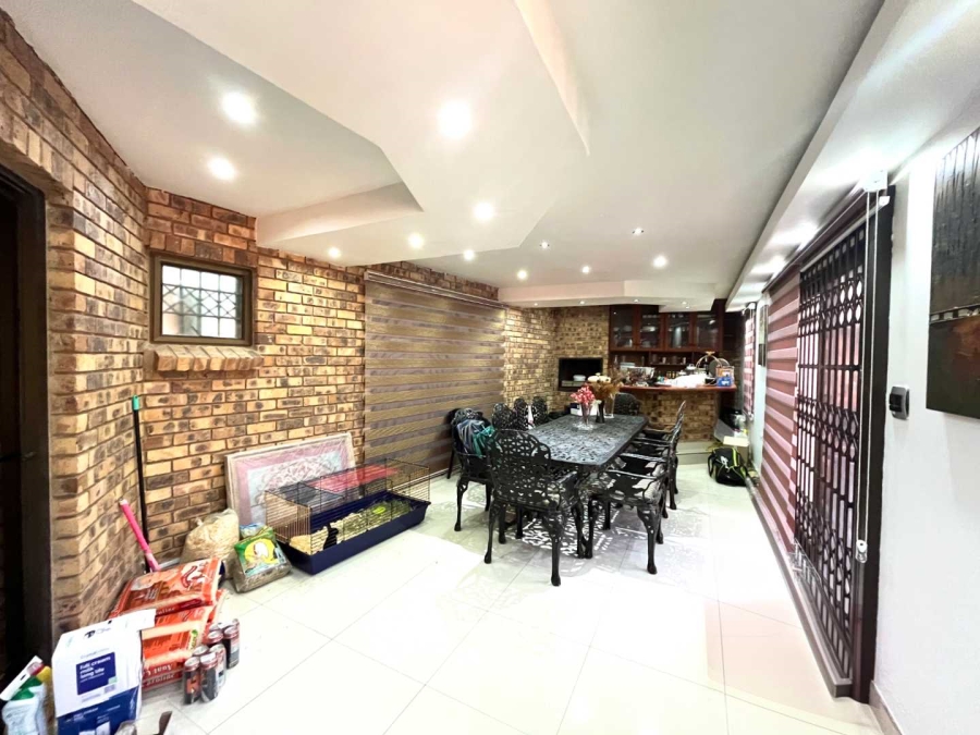 6 Bedroom Property for Sale in Umhlanga KwaZulu-Natal