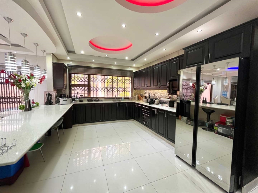 6 Bedroom Property for Sale in Umhlanga KwaZulu-Natal