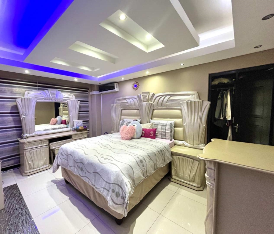 6 Bedroom Property for Sale in Umhlanga KwaZulu-Natal