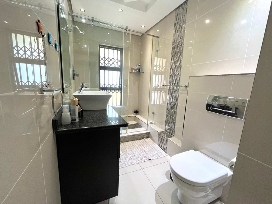 6 Bedroom Property for Sale in Umhlanga KwaZulu-Natal