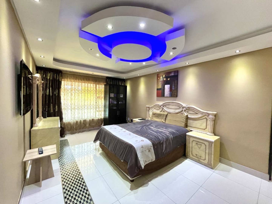 6 Bedroom Property for Sale in Umhlanga KwaZulu-Natal