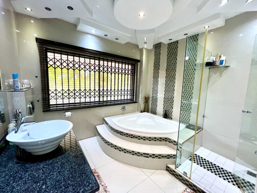 6 Bedroom Property for Sale in Umhlanga KwaZulu-Natal