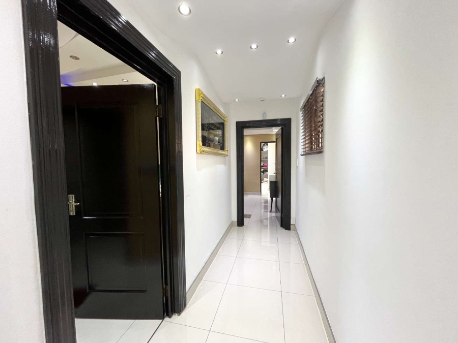 6 Bedroom Property for Sale in Umhlanga KwaZulu-Natal