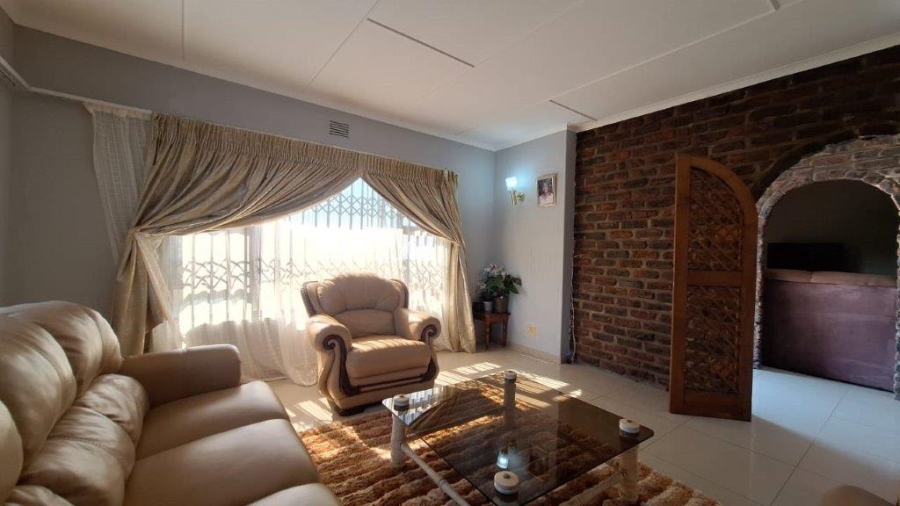 5 Bedroom Property for Sale in Margate KwaZulu-Natal
