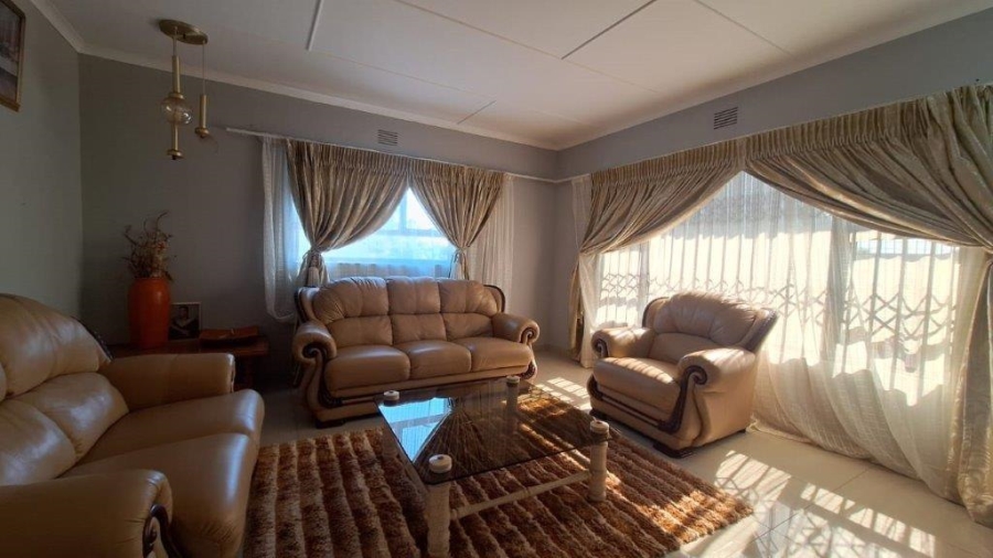 5 Bedroom Property for Sale in Margate KwaZulu-Natal
