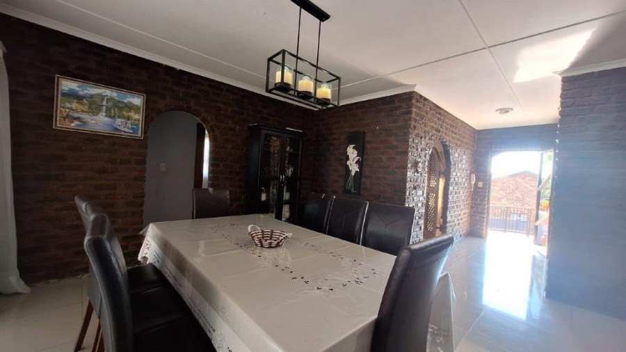 5 Bedroom Property for Sale in Margate KwaZulu-Natal