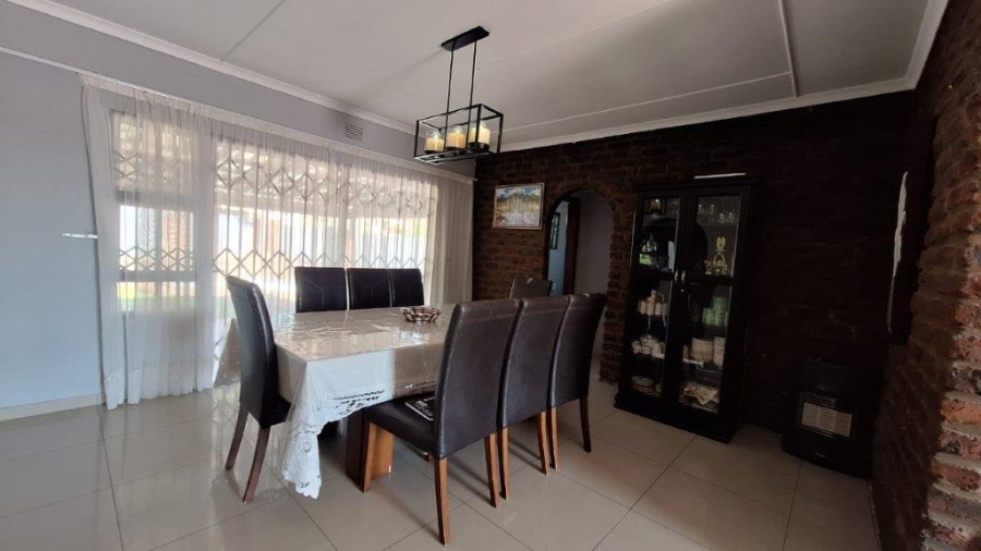 5 Bedroom Property for Sale in Margate KwaZulu-Natal