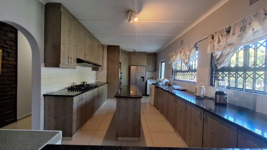 5 Bedroom Property for Sale in Margate KwaZulu-Natal