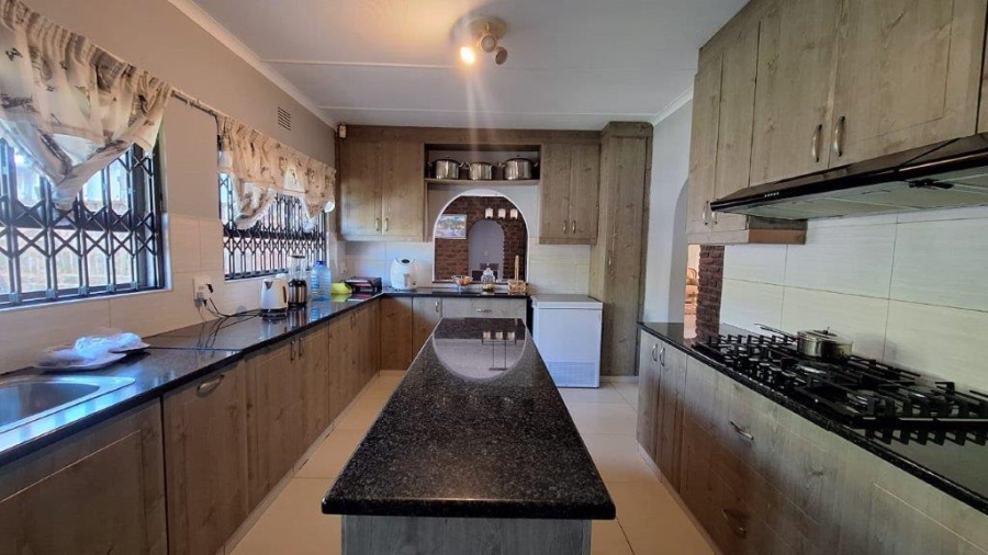 5 Bedroom Property for Sale in Margate KwaZulu-Natal
