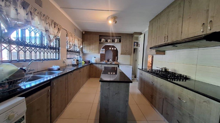 5 Bedroom Property for Sale in Margate KwaZulu-Natal