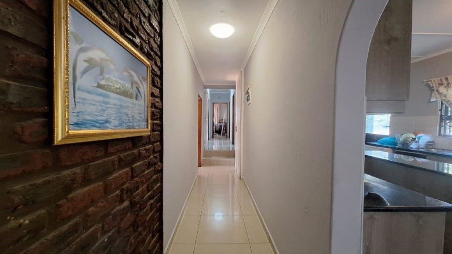 5 Bedroom Property for Sale in Margate KwaZulu-Natal