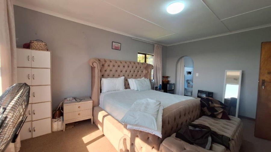 5 Bedroom Property for Sale in Margate KwaZulu-Natal