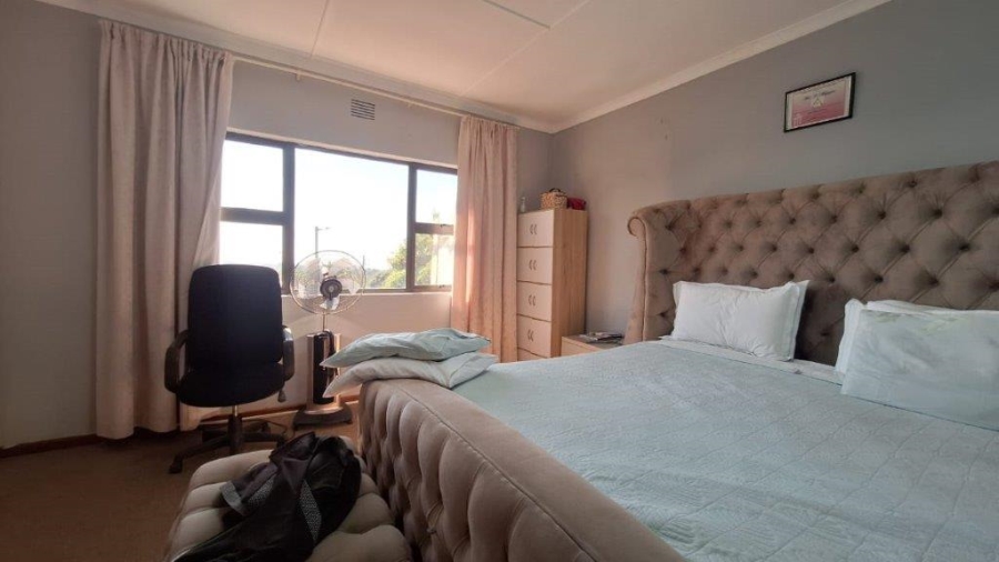 5 Bedroom Property for Sale in Margate KwaZulu-Natal