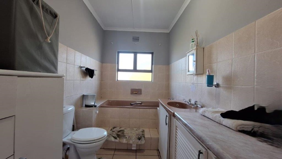 5 Bedroom Property for Sale in Margate KwaZulu-Natal