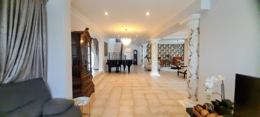 5 Bedroom Property for Sale in Umhlanga KwaZulu-Natal
