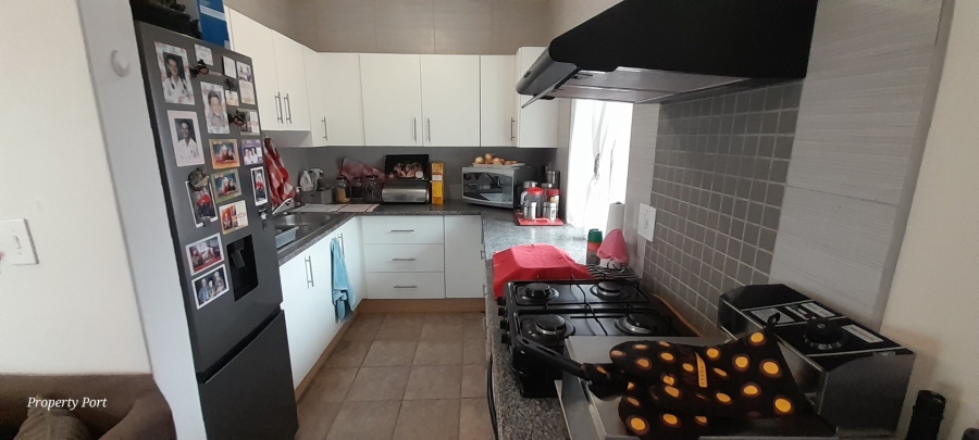 2 Bedroom Property for Sale in Uvongo KwaZulu-Natal