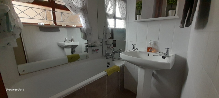 2 Bedroom Property for Sale in Uvongo KwaZulu-Natal