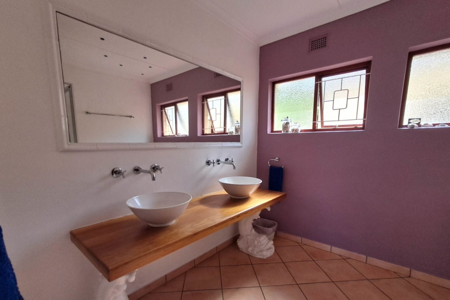 4 Bedroom Property for Sale in Uvongo KwaZulu-Natal