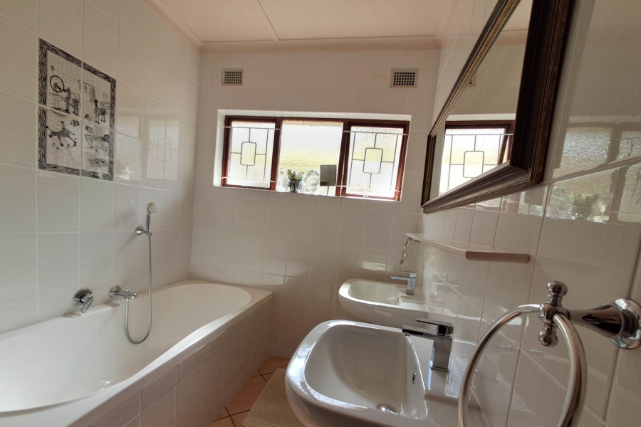 4 Bedroom Property for Sale in Uvongo KwaZulu-Natal