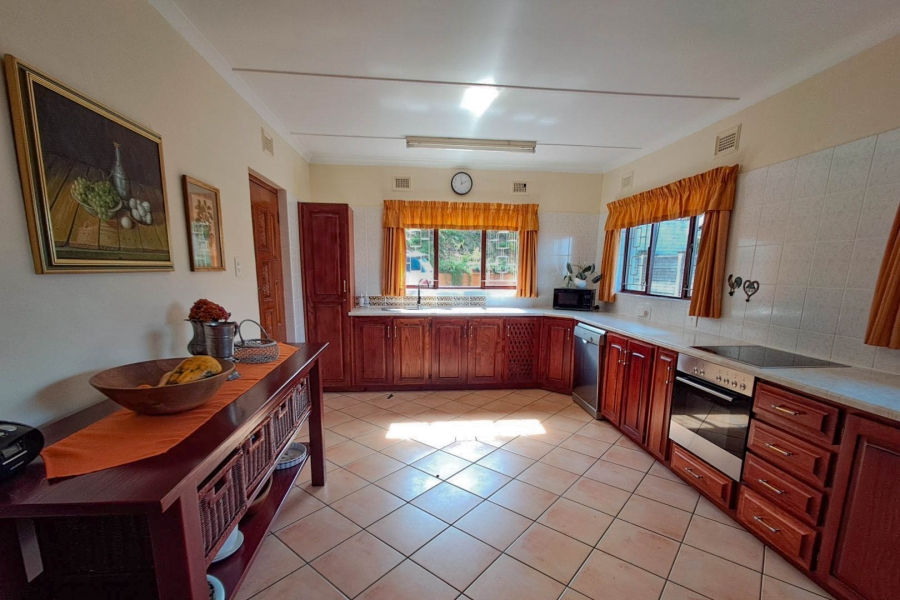 4 Bedroom Property for Sale in Uvongo KwaZulu-Natal