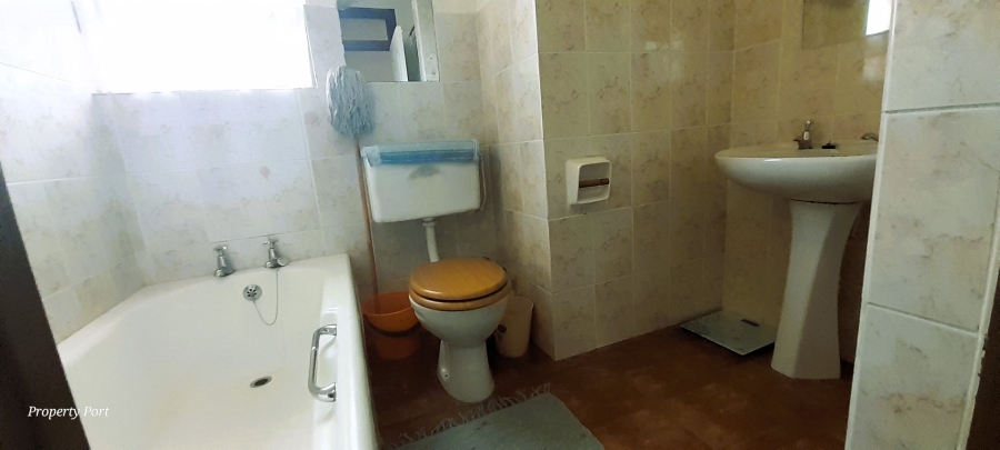 2 Bedroom Property for Sale in Uvongo KwaZulu-Natal