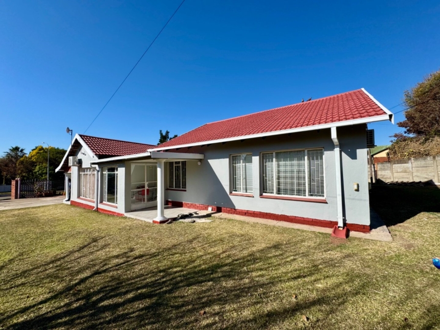 To Let 4 Bedroom Property for Rent in Pioneer Park KwaZulu-Natal