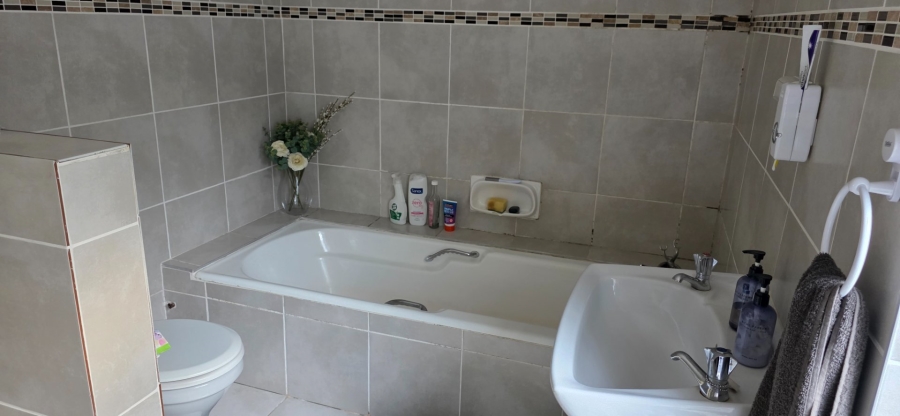 3 Bedroom Property for Sale in Umtentweni KwaZulu-Natal