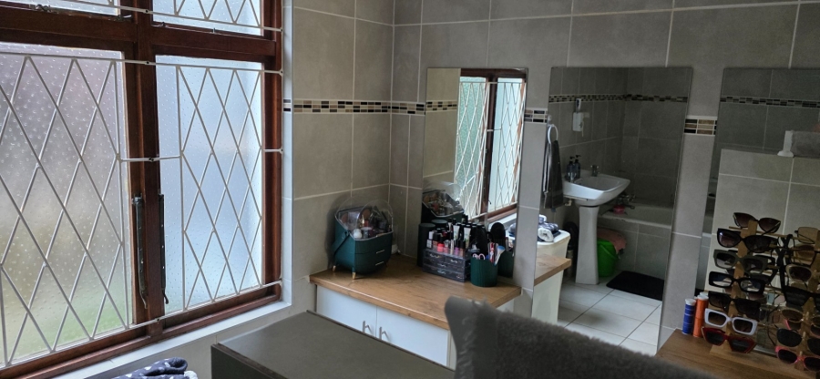 3 Bedroom Property for Sale in Umtentweni KwaZulu-Natal