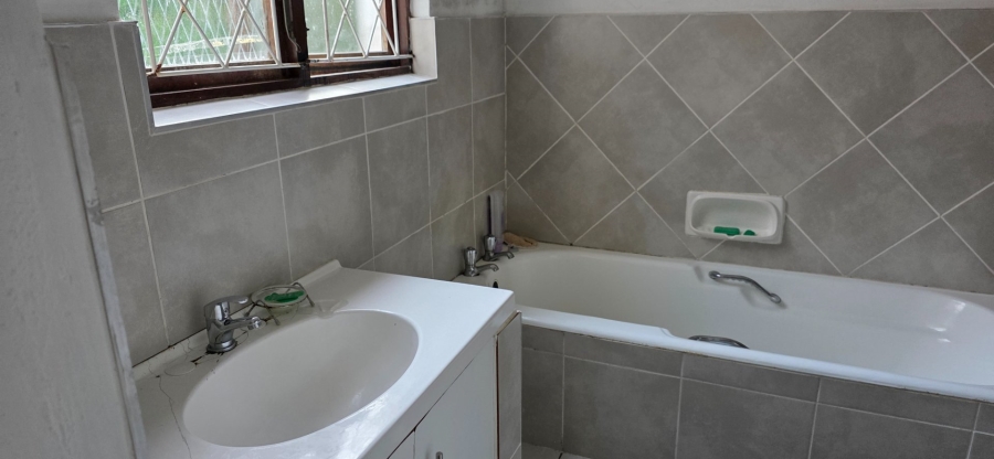 3 Bedroom Property for Sale in Umtentweni KwaZulu-Natal