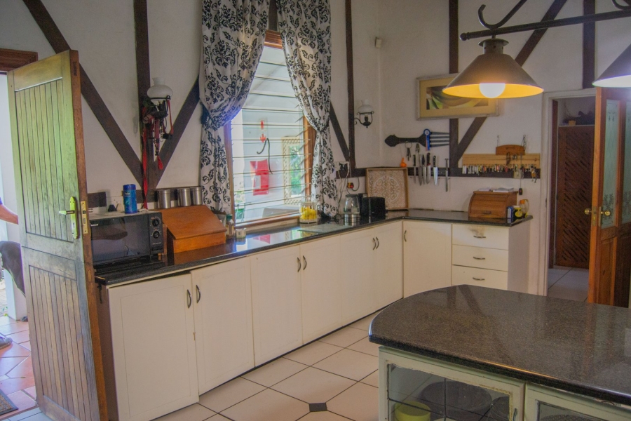 9 Bedroom Property for Sale in Umtentweni KwaZulu-Natal