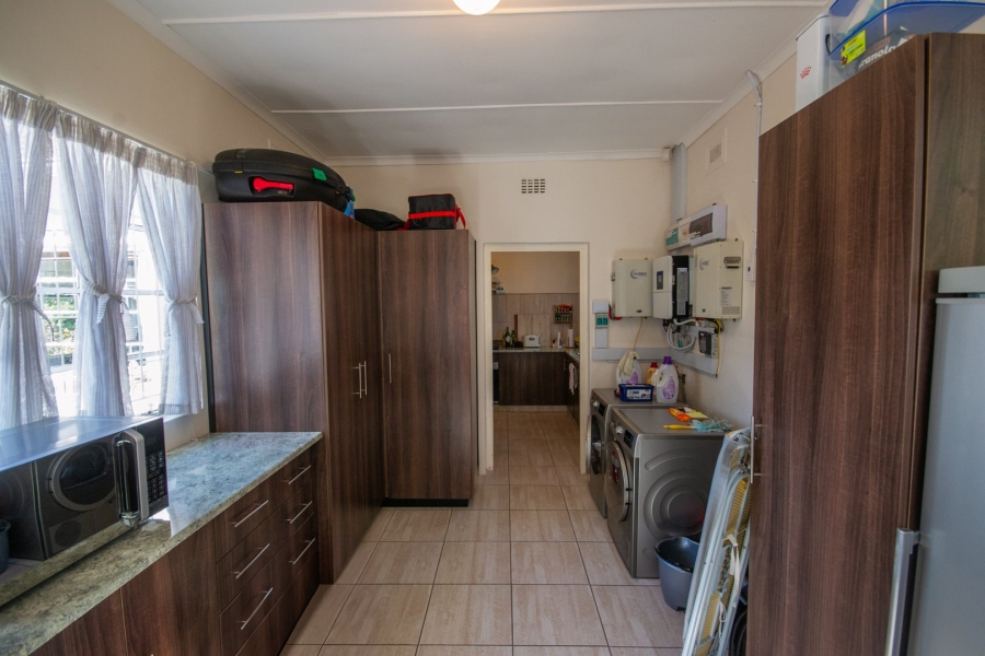5 Bedroom Property for Sale in Umtentweni KwaZulu-Natal