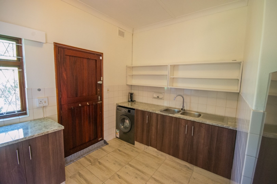 5 Bedroom Property for Sale in Umtentweni KwaZulu-Natal