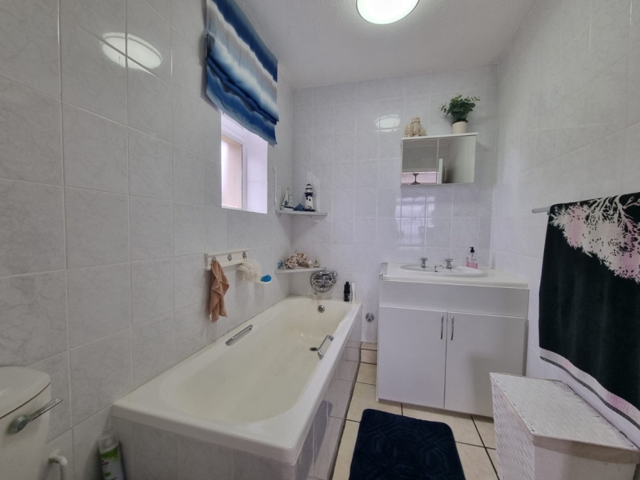 To Let 3 Bedroom Property for Rent in Lawrence Rocks KwaZulu-Natal