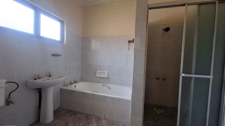 4 Bedroom Property for Sale in Sea Park KwaZulu-Natal